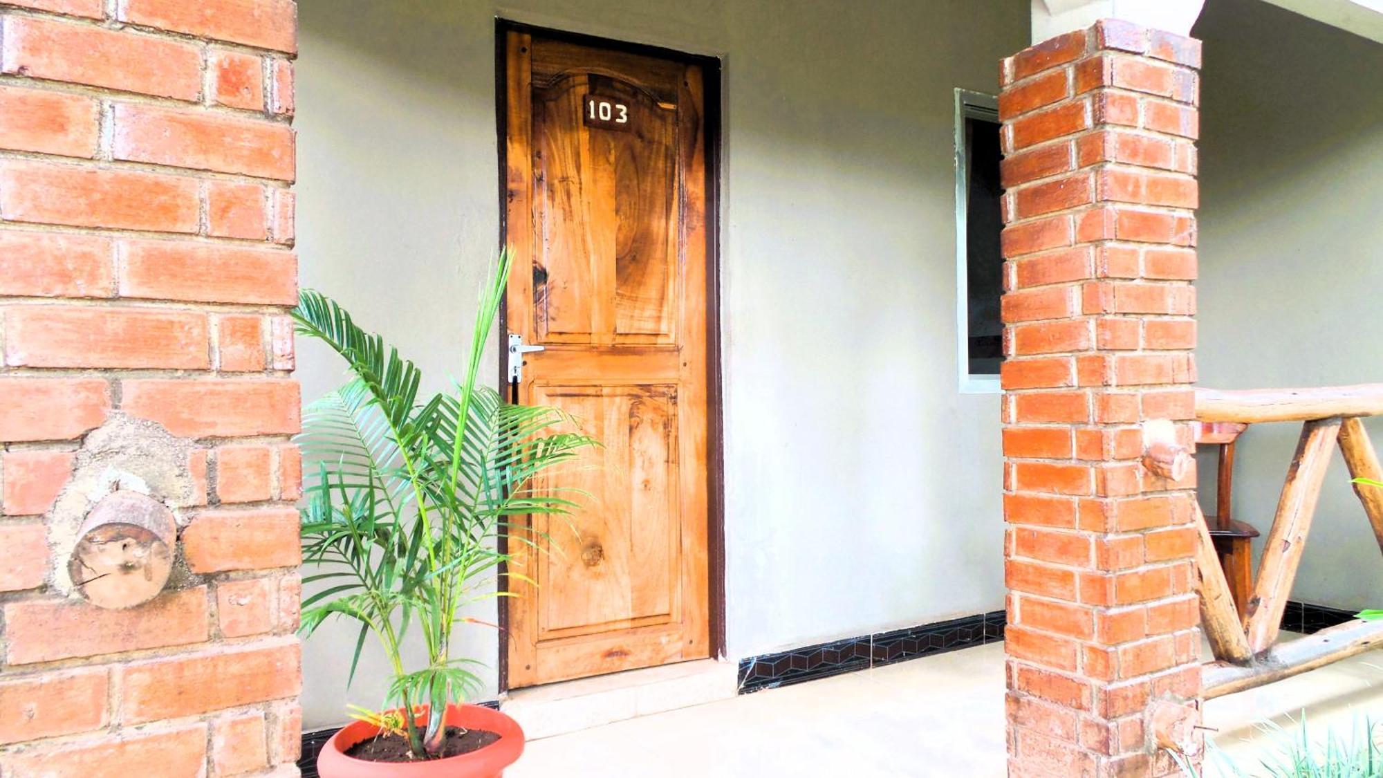 Home Feeling Neneu Lodge Moshi Exterior photo
