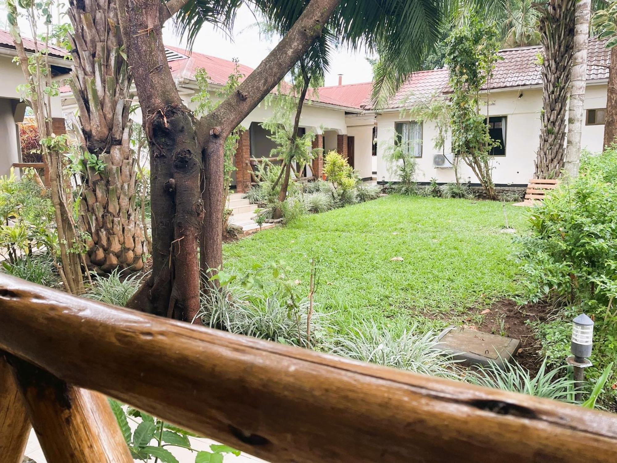 Home Feeling Neneu Lodge Moshi Exterior photo